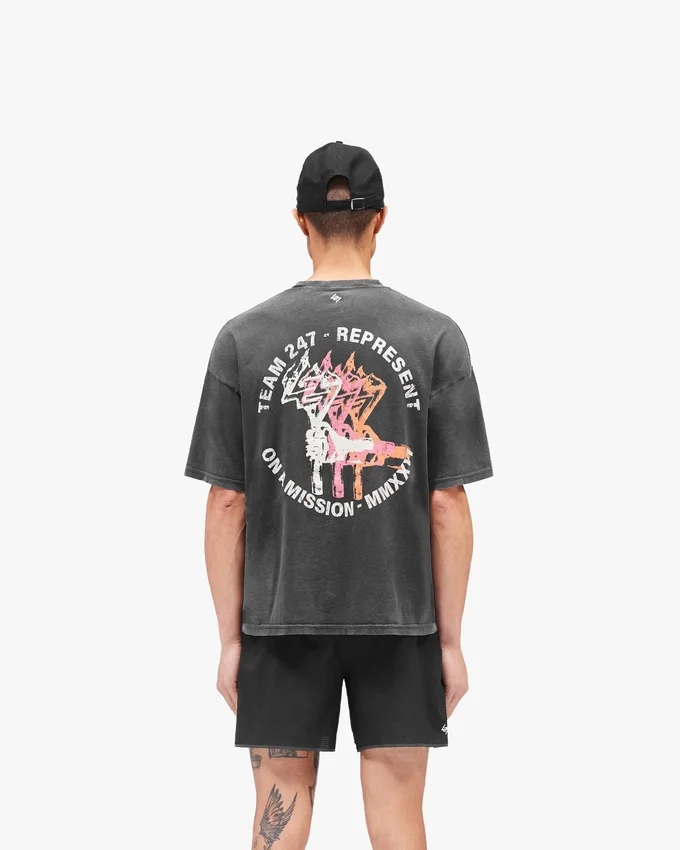 247 Torch T-Shirt mit geradem Schnitt 247 Torch T-Shirt mit geradem Schnitt