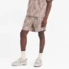 Maßgeschneiderte Shorts mit gestickten Initialen Maßgeschneiderte Shorts mit gestickten Initialen