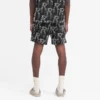 Maßgeschneiderte Shorts mit gestickten Initialen Maßgeschneiderte Shorts mit gestickten Initialen