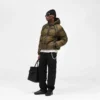 Transluzente Daunenjacke mit Kapuze Transluzente Daunenjacke mit Kapuze